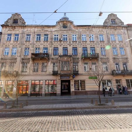 Зелені Апартаменти Біля Оперного Театру Flat In The City Center Lviv Ngoại thất bức ảnh
