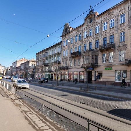 Зелені Апартаменти Біля Оперного Театру Flat In The City Center Lviv Ngoại thất bức ảnh