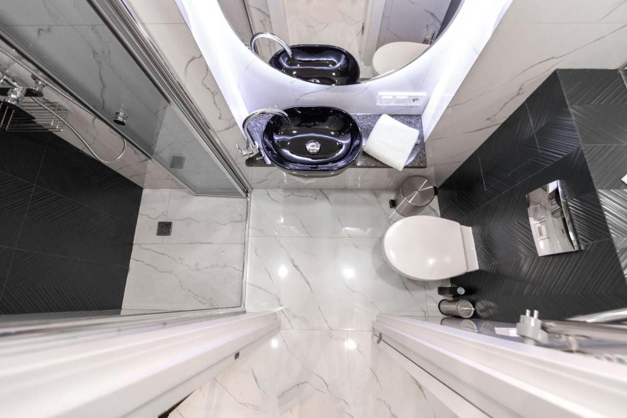 Зелені Апартаменти Біля Оперного Театру Flat In The City Center Lviv Ngoại thất bức ảnh