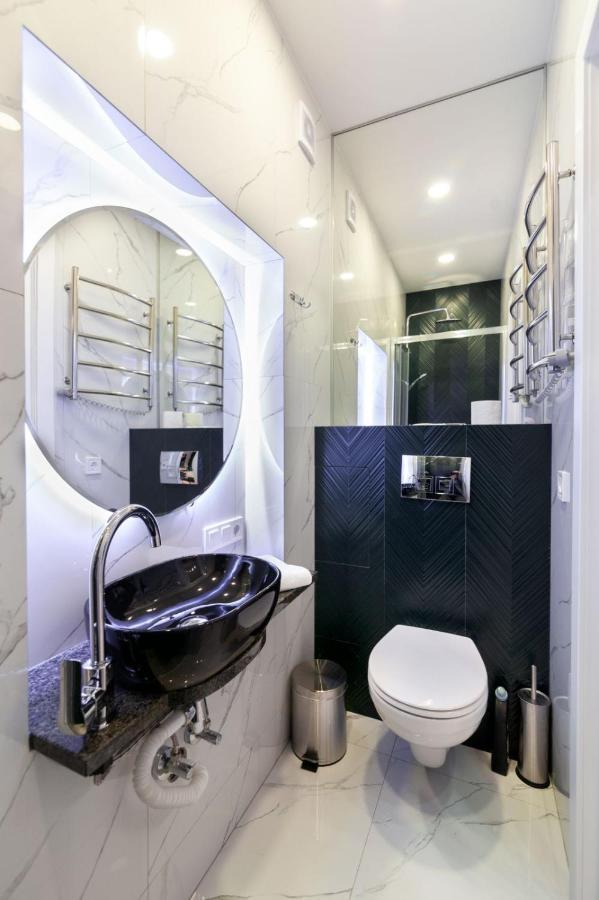 Зелені Апартаменти Біля Оперного Театру Flat In The City Center Lviv Ngoại thất bức ảnh