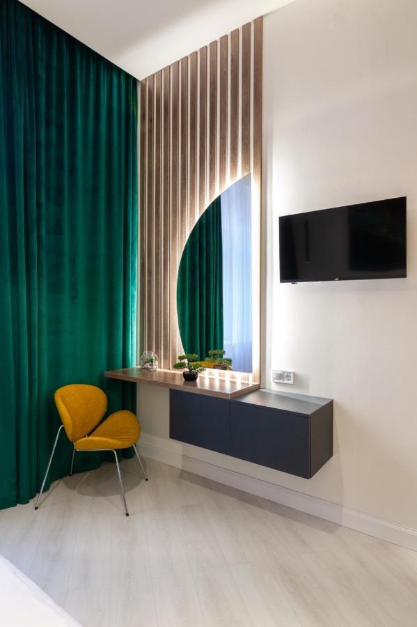 Зелені Апартаменти Біля Оперного Театру Flat In The City Center Lviv Ngoại thất bức ảnh