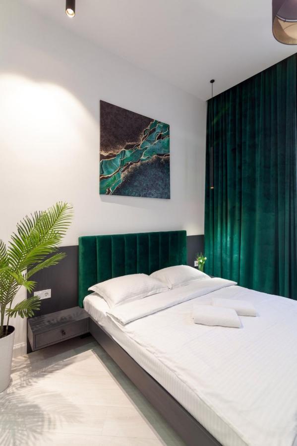 Зелені Апартаменти Біля Оперного Театру Flat In The City Center Lviv Ngoại thất bức ảnh