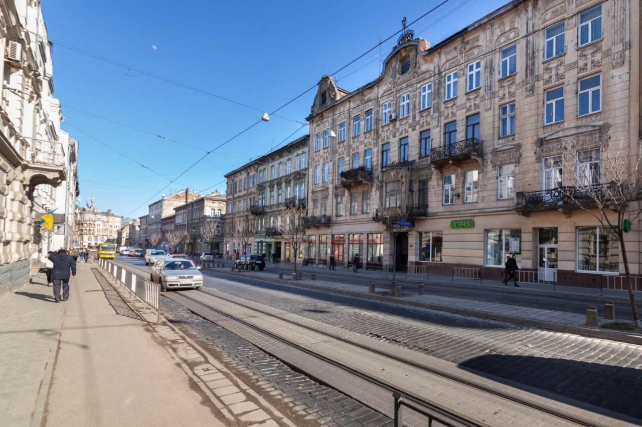 Зелені Апартаменти Біля Оперного Театру Flat In The City Center Lviv Ngoại thất bức ảnh