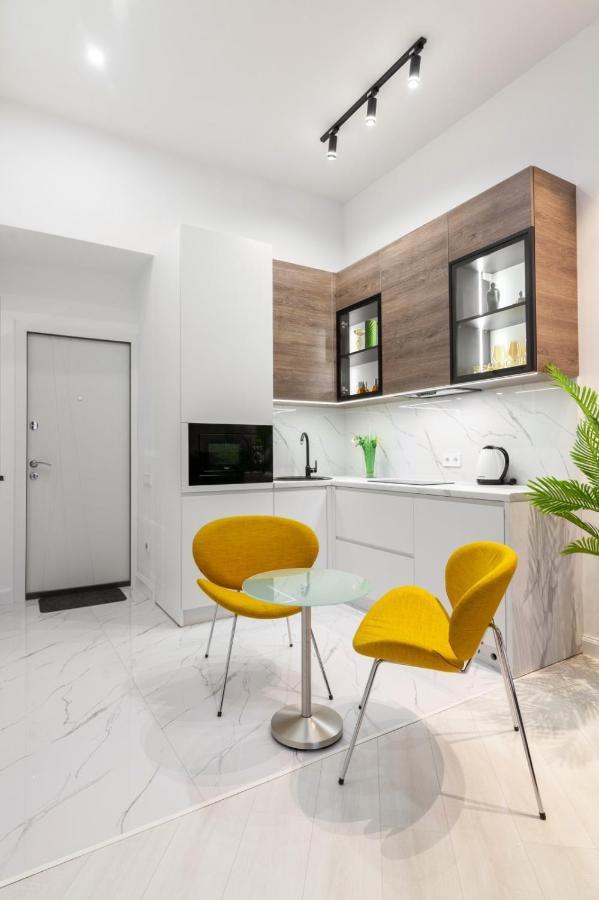 Зелені Апартаменти Біля Оперного Театру Flat In The City Center Lviv Ngoại thất bức ảnh