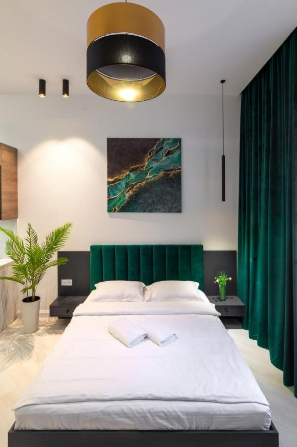 Зелені Апартаменти Біля Оперного Театру Flat In The City Center Lviv Ngoại thất bức ảnh